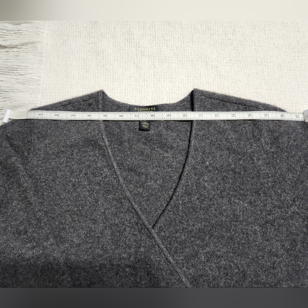 Charter Club Luxury Cashmere Sweater Women's Gray V Neck Crossover Size M - Picture 8 of 10